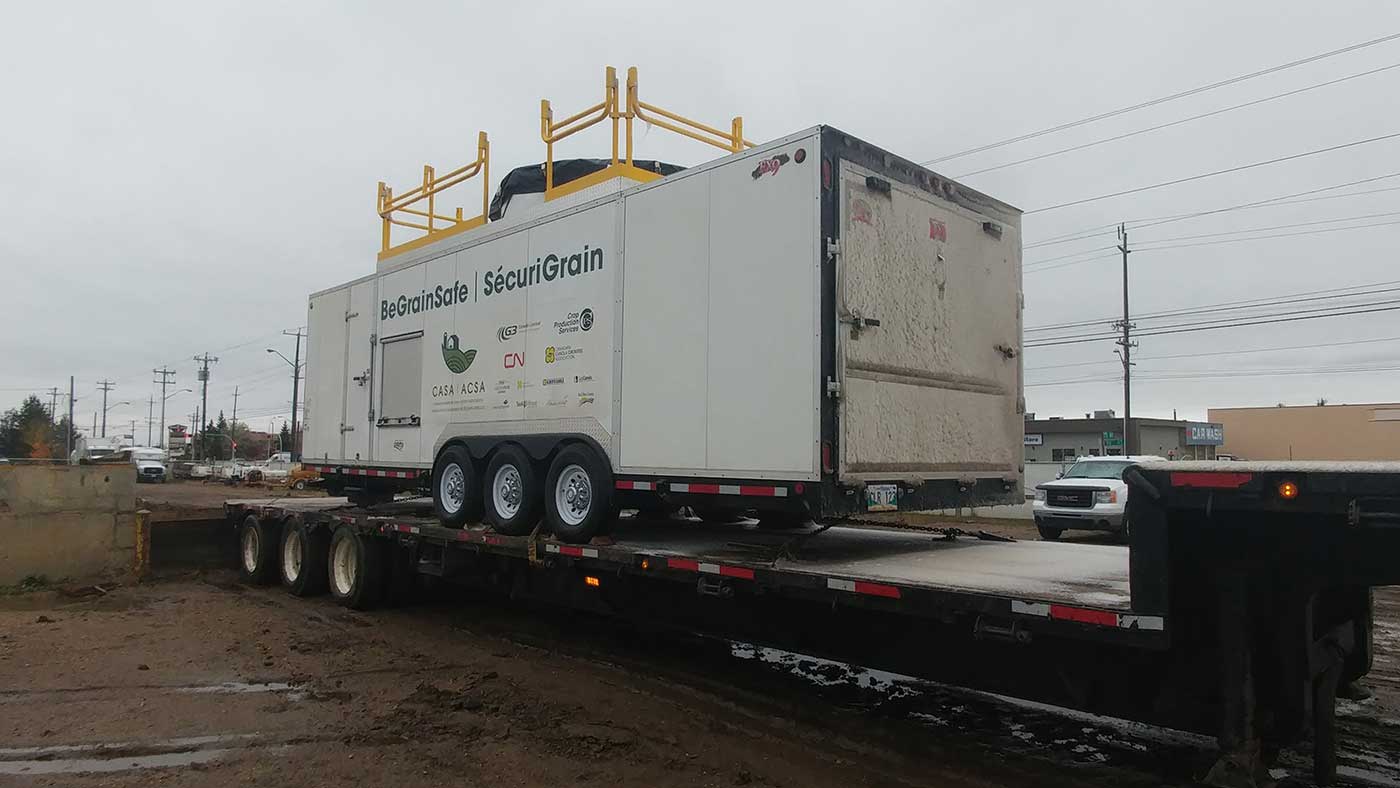 trailer-on-transport-by-loading-dock